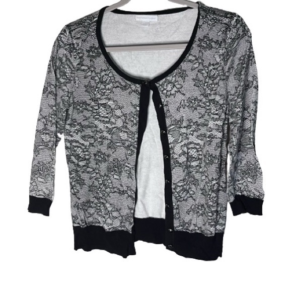New York & Company Sweaters - New York and Company M NWOT Black and White Lace Print Cropped Cardigan